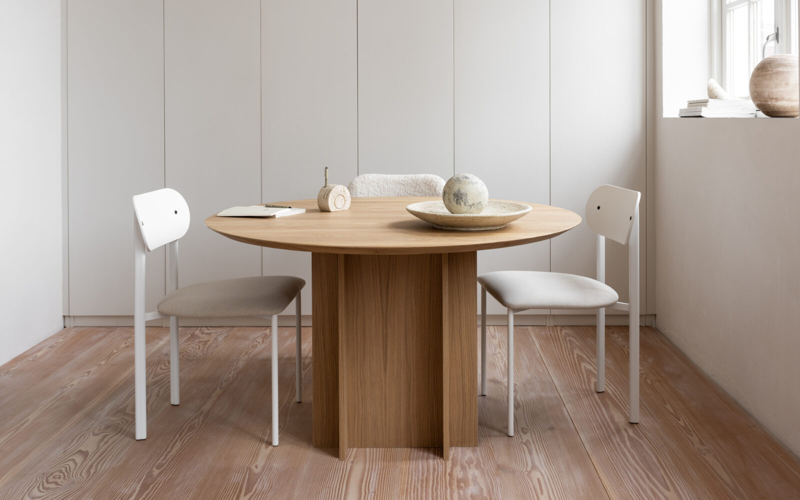 weg terwijl alias Studio Henk lanceert tafel en lounge chair | Meubihome | Hét meubelvakblad  voor de Benelux